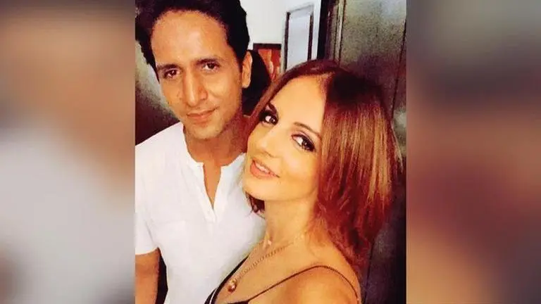 Arslan Goni opens up about relationship with Sussanne Khan: 'Two people living good life' Arslan Goni, Sussanne Khan, arslan Goni-Sussanne Khan dating? Sussanne Khan diagnosed with Omicron