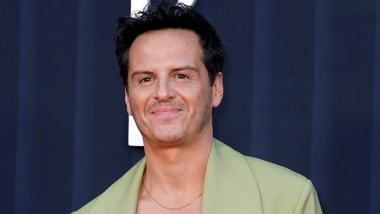 Andrew Scott On Fleabag Fans Still Watching The Show: Do Something Better With Your Life Andrew Scott