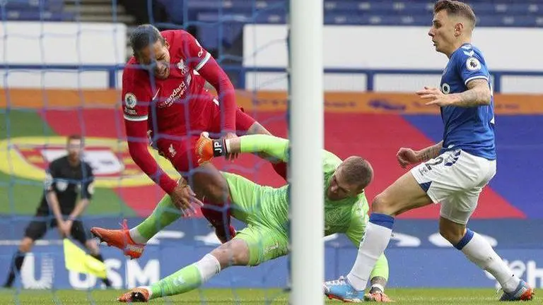 Wijnaldum unhappy with 'stupid' tackle that injured Van Dijk