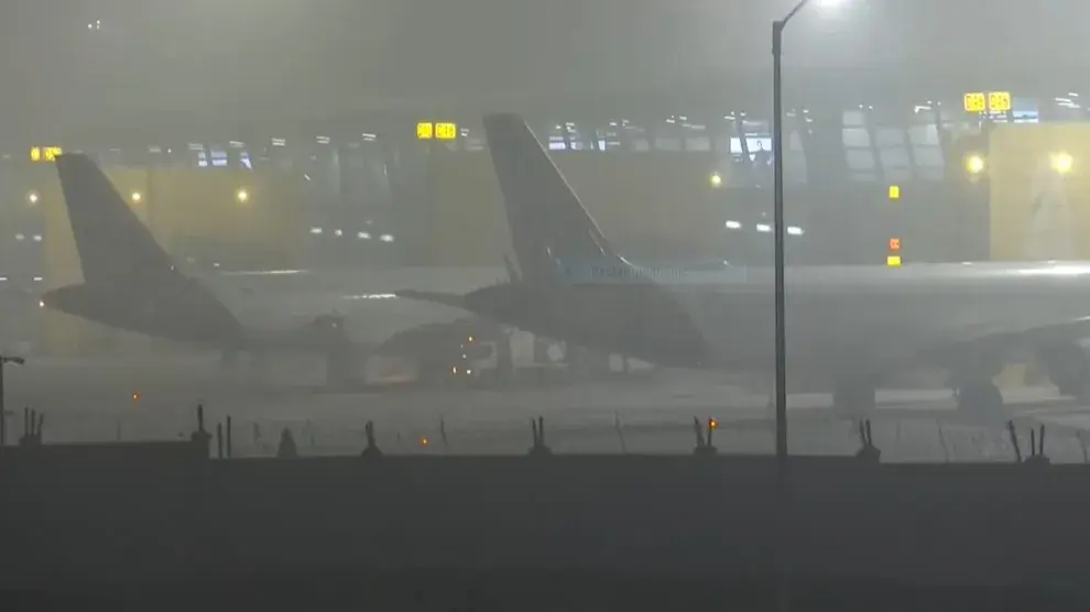Air Quality 'Very Poor' in Delhi, Airport Issues Advisory fog