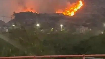 BREAKING: Huge Fire Breaks Out at Ghazipur Landfill Site in Delhi A huge fire broke out at the Ghazipur landfill site in the national capital late Sunday evening, sending plumes of ash filled smoke into the air.