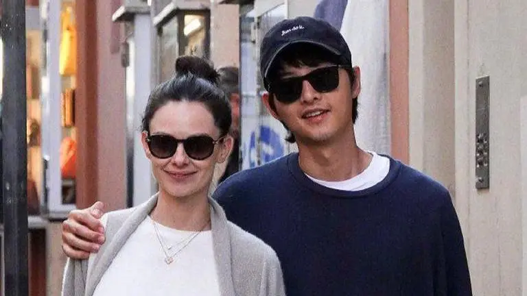 Song Joong Ki, pregnant Katy Louise Saunders take over streets in Rome Song Joong Ki