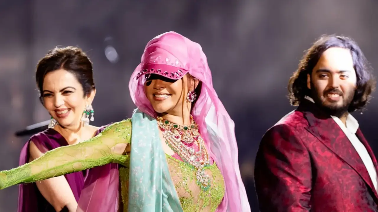 Rihanna Suffers Wardrobe Malfunction At Jamnagar Concert, Photo Goes Viral Rihanna in Jamnagar