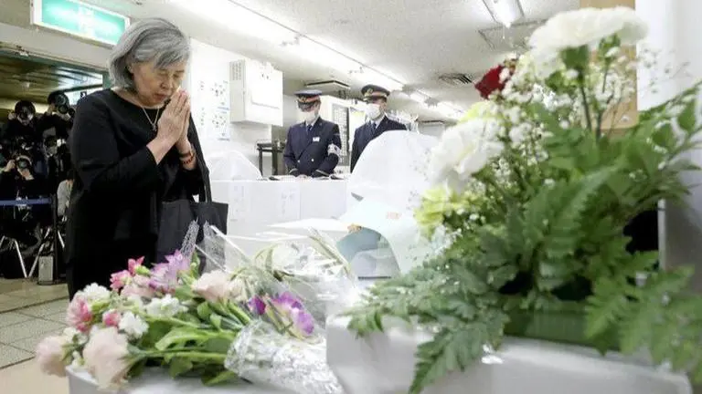 Tokyo marks 25th anniversary of subway nerve gas attack Tokyo marks 25th anniversary of subway nerve gas attack