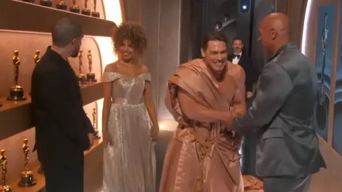 THE ROCK AND JOHN CENA REUNITE! Special backstage moment at the Oscars sets the internet ablaze The Rock & John Cena