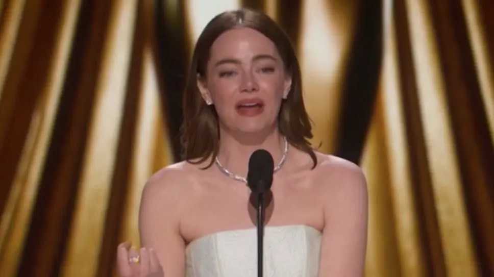 Emma Stone Breaks Down In Tears On Oscars Stage As She Accepts Academy Award For Best Actress Emma Stone