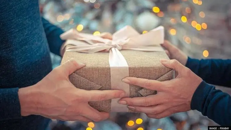 Thoughtful New Year gift for colleagues: Mugs, planners, candles and more New Year