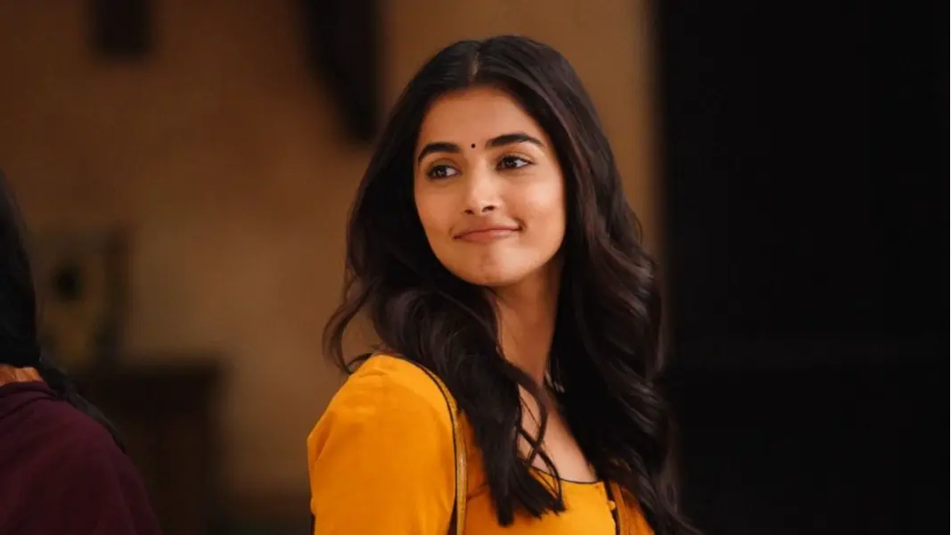 Pooja Hegde's Photos From Guntur Kaaram Sets Before Exiting The Film Resurfaces Pooja Hegde in Guntur Kaaram