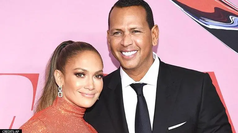 Jennifer Lopez unfollows ex-beau Alex Rodriguez after rekindling romance with Ben Affleck Jennifer Lopez