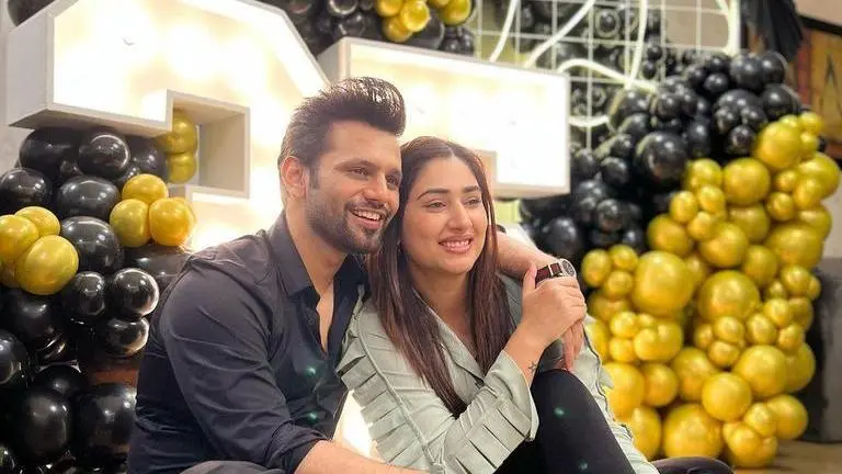 Disha Parmar plans special birthday surprise for husband Rahul Vaidya; latter reacts Disha Parmar