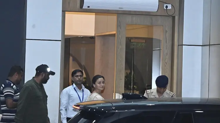 Alia Bhatt Quietly Jets Off From Mumbai Ahead Of MET Gala 2024, Sparks Rumours Of Attending Event Alia Bhatt