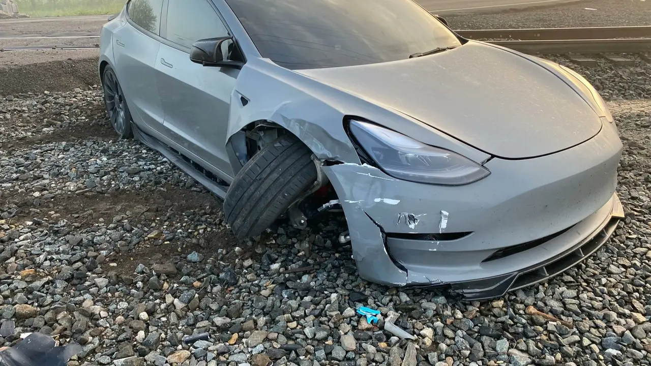 WATCH | Tesla Owner's FSD Mode Malfunction Nearly Causes Train Collision Mr. Craig Doty's car.