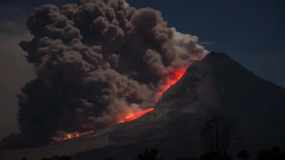 Purple Lightning Fills The Sky! Indonesian Mt. Ibu Erupts, Spewing Ash And Forcing Evacuations Indonesian Mt. Ibu Erupts, Spewing Ash And Forcing Evacuations