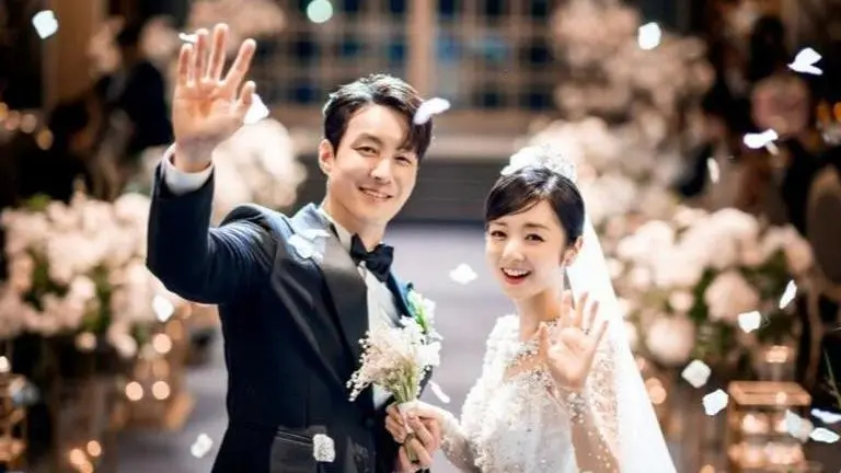 Melting Me Softly actor Shim Hyung Tak ties the knot with Hirai Saya for a second time Shim Hyung Tak