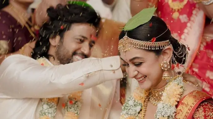 Arjun Sarja's Daughter Aishwarya Arjun Ties The Knot With Umapathy Ramaiah, First Photos Out Aishwarya weds Umapathy