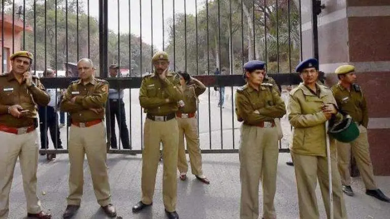 Delhi Police goes beyond call of duty, adopts refugee camp amid lockdown due to COVID-19 21-day lockdown
