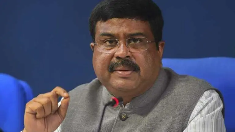 COVID-19: Pradhan assures 'uninterrupted supply of petrol, diesel and LPG' during lockdown COVID-19