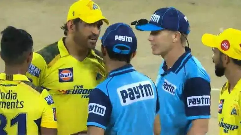 CSK vs GT: Why did MS Dhoni decide to stop play during GT's run-chase? Know the reason CSK vs GT, MS Dhoni, CHennai Super Kings