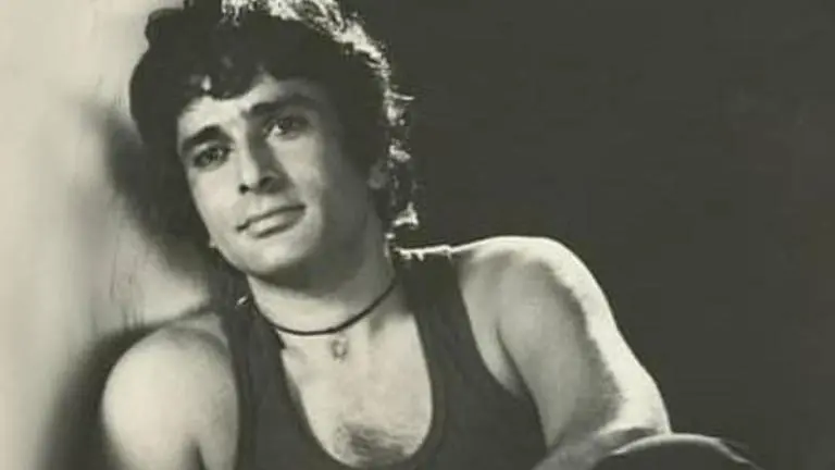 On Shashi Kapoor's 83rd birth anniversary, view 10 rare pictures of the legendary actor Shashi Kapoor