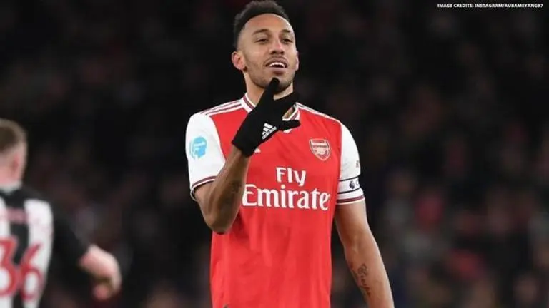 Aubameyang all but confirms new Arsenal contract with social media gimmick aubameyang