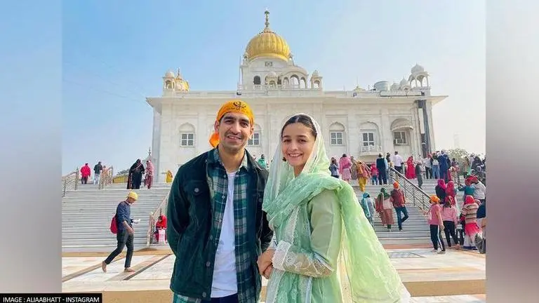 Ahead of 'Brahmastra' release; Alia, Ayan Mukerji seek blessings at Bangla Sahib Gurudwara Alia Bhatt, Ayan Mukerji, Ranbir Kapoor, Brahmastra poster launch, bangla Sahib gurdwara