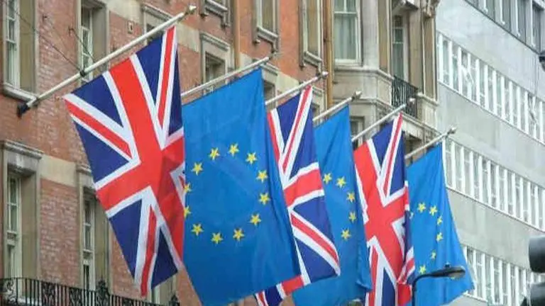 UK says EU trade talks at tricky point as hopes of deal dim