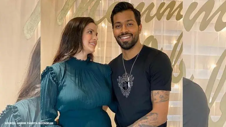 Hardik Pandya and Natasa Stankovic pose for happy picture, latter flaunts her baby bump Hardik Pandya