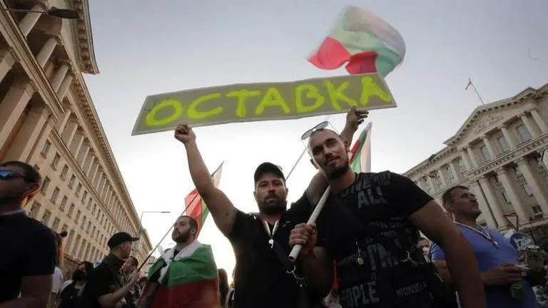 Thousands in Bulgaria demand govt to resign