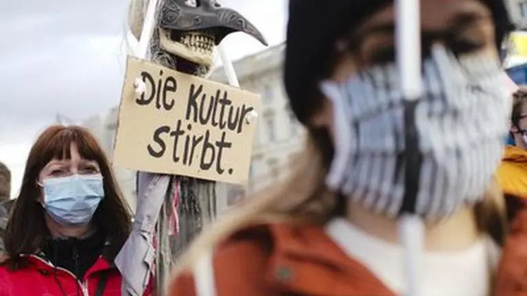 Germany, France gear up for new lockdowns as virus surges