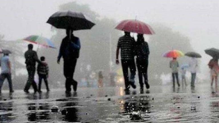 Heavy rain throws traffic out of gear in Gurgaon | Republic World