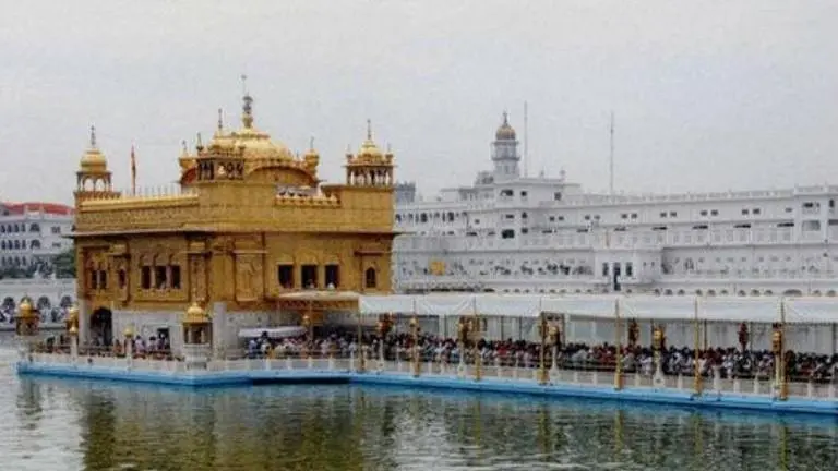 Akal Takht mulling ban on mobile phones inside Golden Temple
