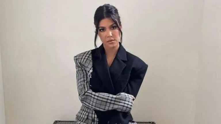 Kourtney Kardashian trolled for minerals, chemicals fuss while promoting skincare collab Kourtney Kardashian