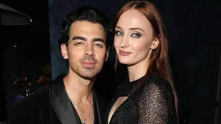 Sophie Turner was in 'high spirits' at wrap party days before Joe Jonas filed for divorce Sophie Turner