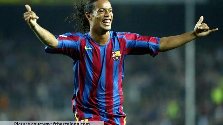 Ronaldinho defeated by convicted murderer, thief in footvolley game in Paraguay prison Ronaldinho