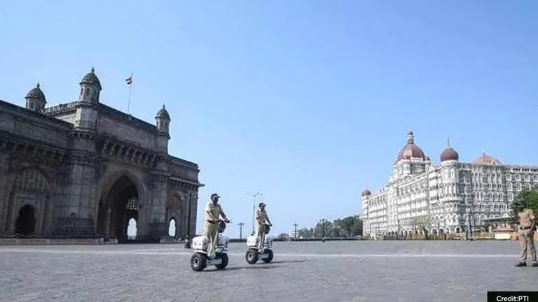 Mumbai sees 9327 COVID cases & 50 new deaths in 24 hrs as CM mulls statewide lockdown PTI