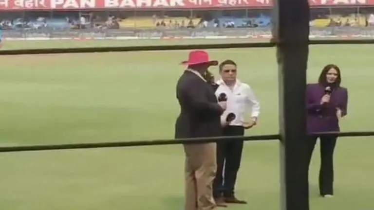 Fans tease Sanjay Manjrekar with chants of 'Jadeja...Jadeja', commentator reacts - WATCH Sanjay Manjrekar