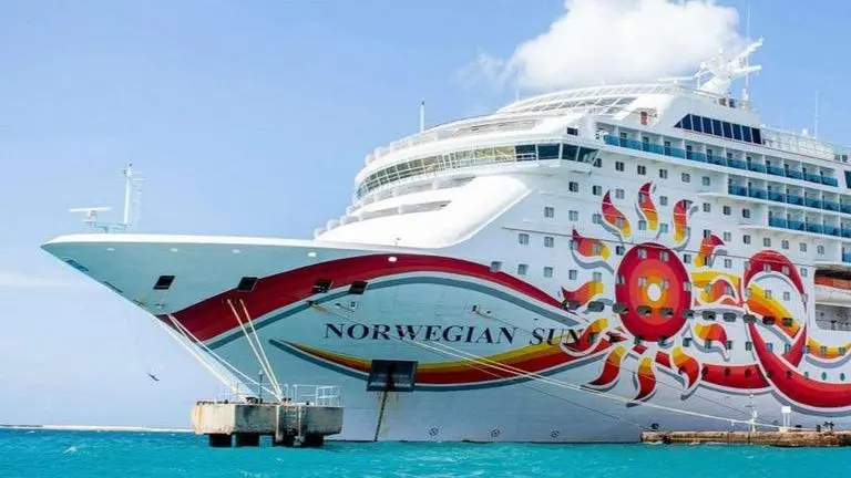 Norwegian Cruise ship hit iceberg in Alaska, passengers call it Titanic 2.0' | Watch Norwegian Cruise ship