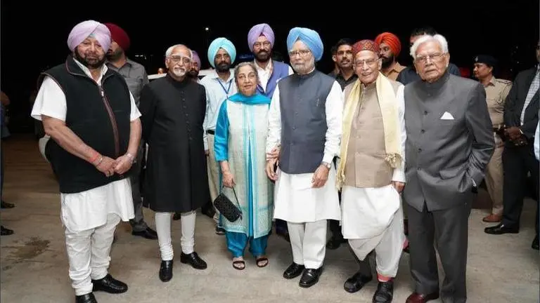 Capt Amarinder hosts Dr Manmohan Singh ahead of 550th Prakash Purab Capt. Amarinder