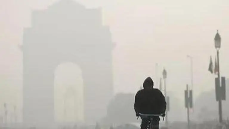 Cold day in Delhi, AQI 'very poor' Delhi
