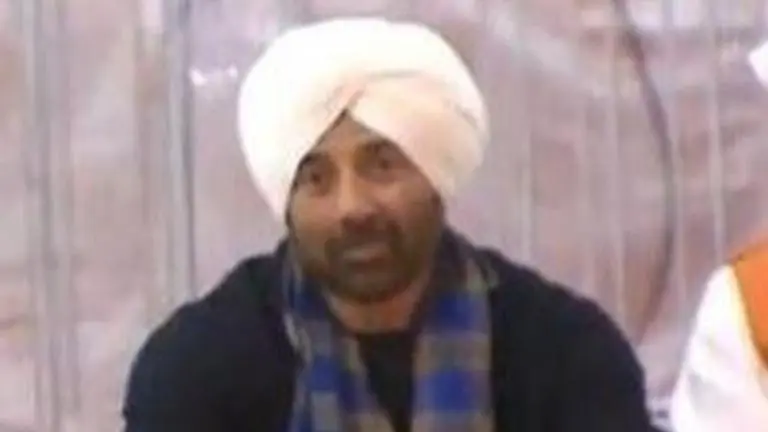 Sunny Deol crosses border as part of Kartarpur jatha; speaks on return Sunny