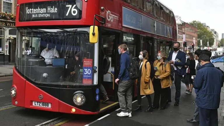 Drugmaker Novavax begins late-stage vaccine trial in UK