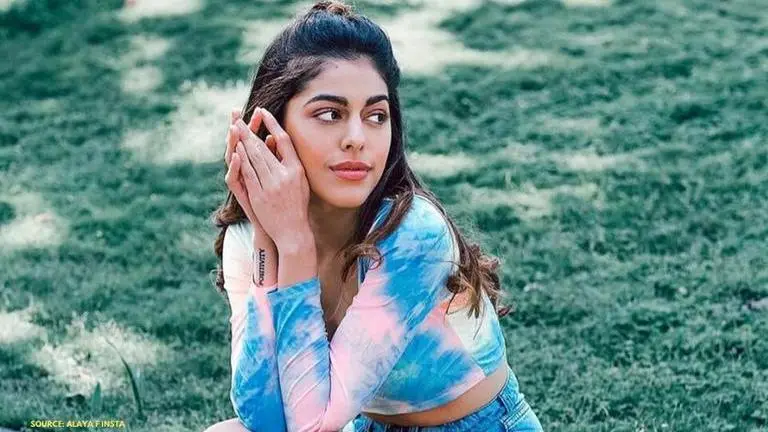 Alaya F faces dilemma in choosing who is more basic between her mom & brother Omar Alaya F