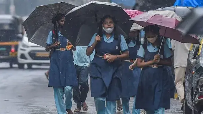 Worsening Air Quality: Delhi-NCR Schools Hold Classes in Hybrid Mode Worsening Air Quality: Delhi-NCR Schools Hold Classes in Hybrid Mode