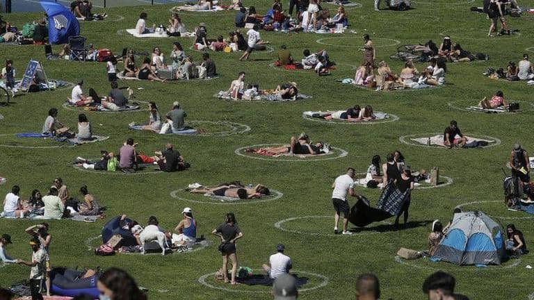 Memorial Day weekend draws crowds and triggers warnings | Republic World