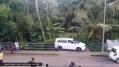Viral Parking Video: Kerala man does perfect parallel parking, netizens say 'I won't dare' viral parking video