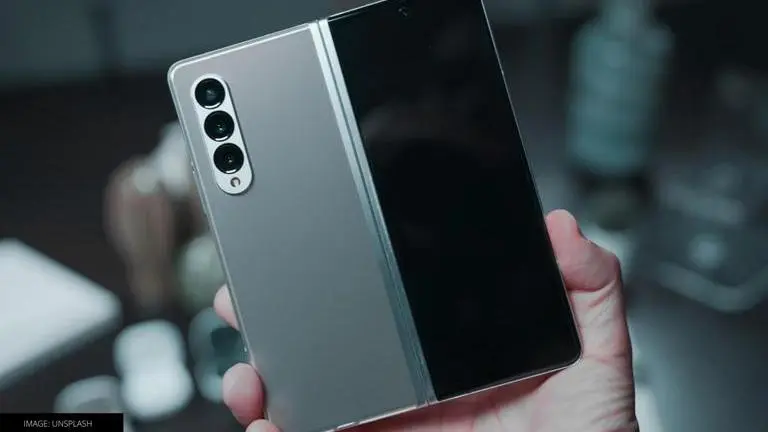 Samsung leads the foldable smartphone segment, shipments rise 264% in 2021