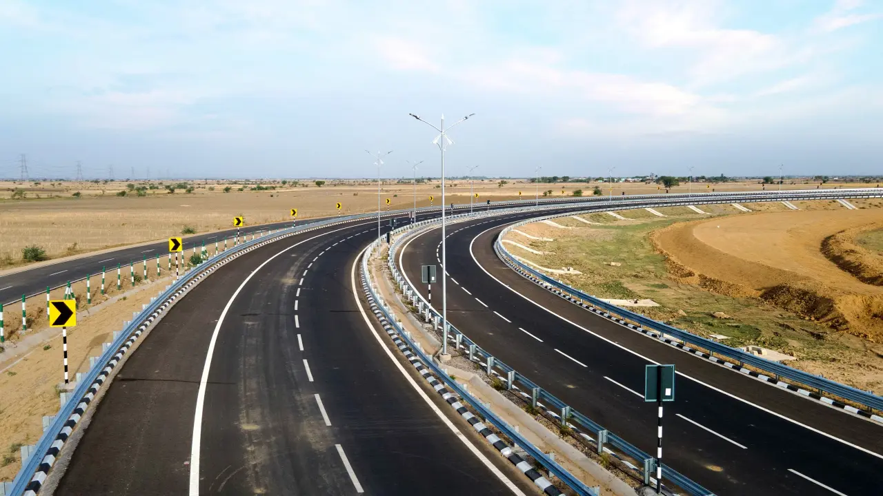 Telangana: 6-lane Highway to Decongest Madeenaguda-Sangareddy Stretch. Here's How Restrictions Imposed: Cycles, Two and Three-Wheelers Movement Banned on THESE National Highways