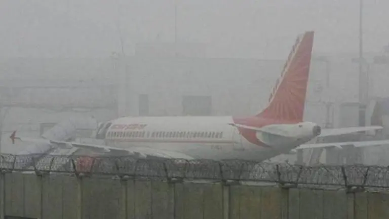 Air and rail traffic disrupted as fog engulfs Delhi; advisory issued for passengers Delhi