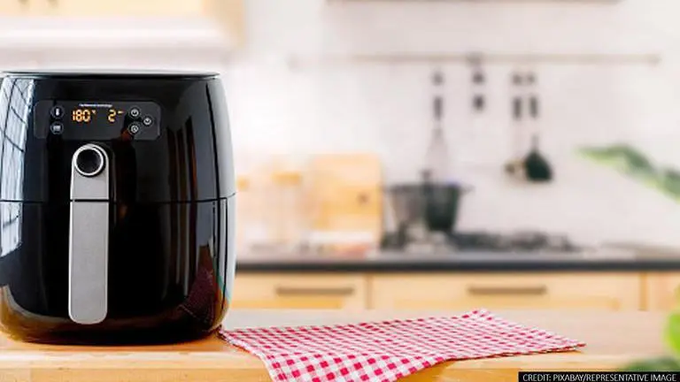 Air Fryer price drops to 4 pounds at Amazon site, social media users call it a 'glitch' Amazon