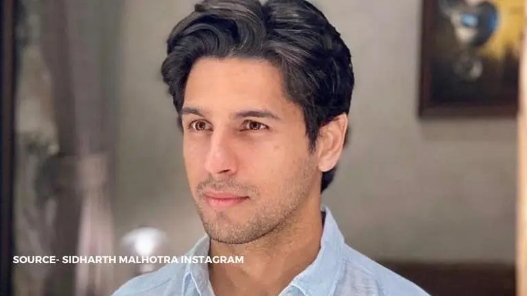 Sidharth Malhotra is 'happy by the sea'; shares a glimpse of his vacay in the Maldives Sidharth Malhotra